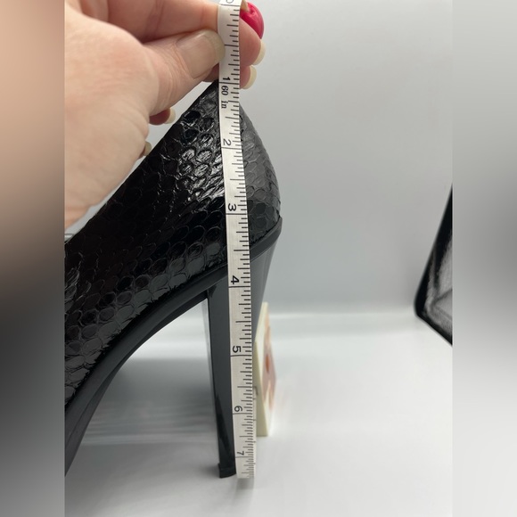 Calvin Klein Snake Skin Heels New Size 7.5 Shoes NWT - Picture 5 of 9
